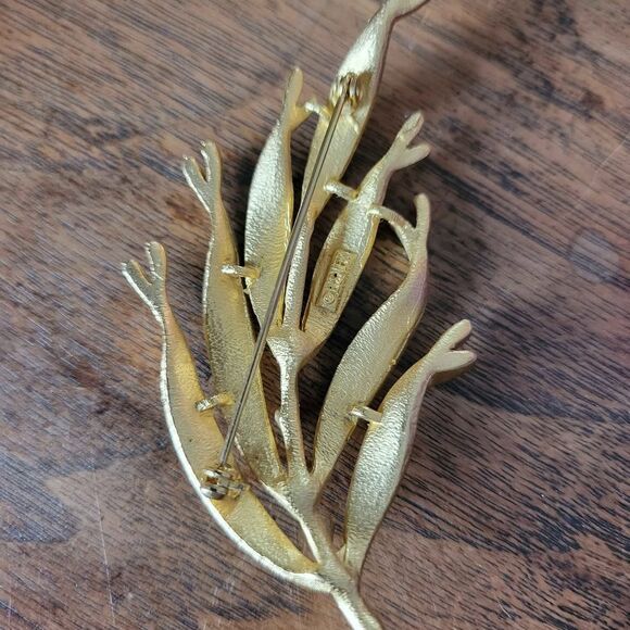 Vintage Lisner Goldtone Brooch Leaf Brushed and Polished - Picture 2 of 4